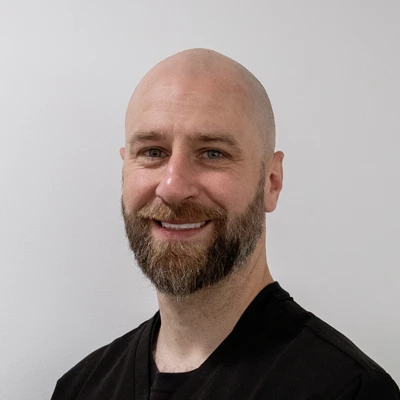 A headshot photo Dr. Thomas